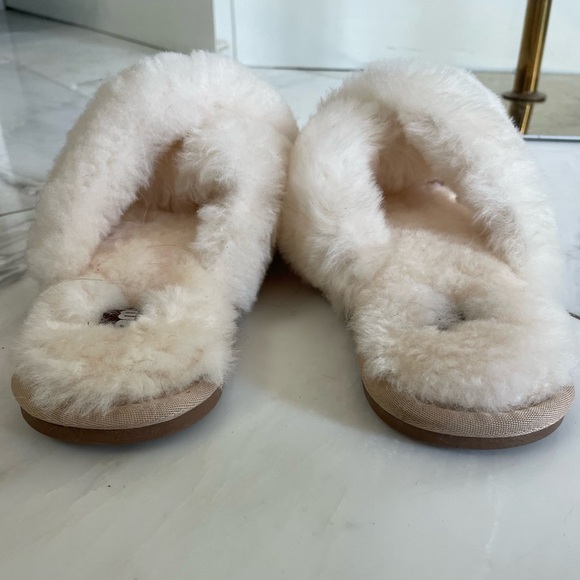 NWOT Lamo, size medium (7-9), ivory fuzzy crossover strap faux fur slippers - Picture 5 of 8